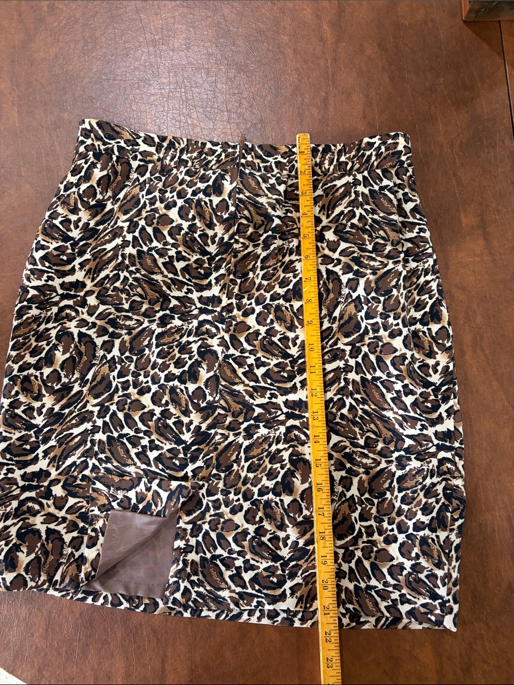 Allison Taylor Leopard-Print Skirt in Brown, Black, Cream Size L
100% SILK - Picture 2 of 4